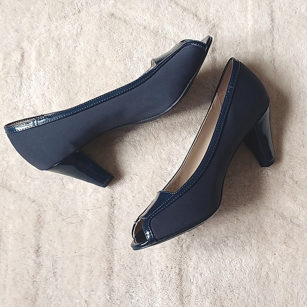 Naturalizer Navy Blue Heels